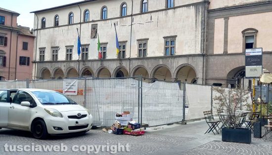 Viterbo nel caos - Piazza del Comune