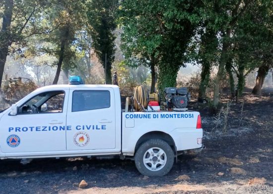 Nepi - Vasto incendio in un campo di grano