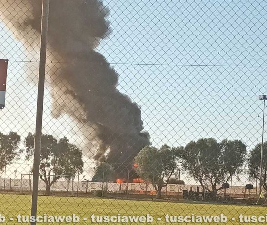 Montalto di Castro - Incendio deposito azienda agricola