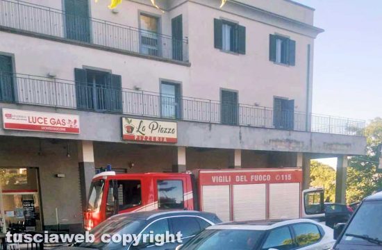 Montefiascone - Famiglia rimane intrappolata in ascensore in un palazzo a piazzale Roma - L'intervento dei vigili del fuoco