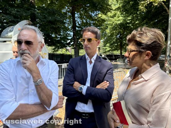Caso Leonardo Cristiani - Gli avvocati Luca Mecarini e Francesca Matteucci e, al centro il perito della procura Mario Scipioni