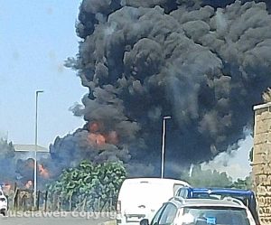 Tuscania - Deposito pneumatici in fiamme