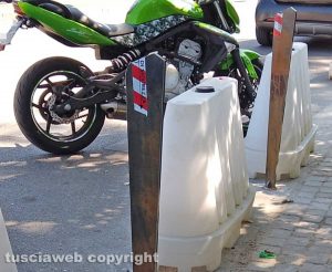 Viterbo - Pali segnaletica stradale