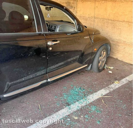 Orte - Auto vandalizzata al parcheggio di Santo Cesareo