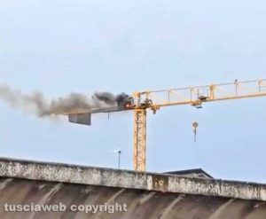 Viterbo - Gru in fiamme
