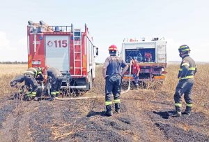 Tarquinia - Incendio al poligono militare lungo la costa