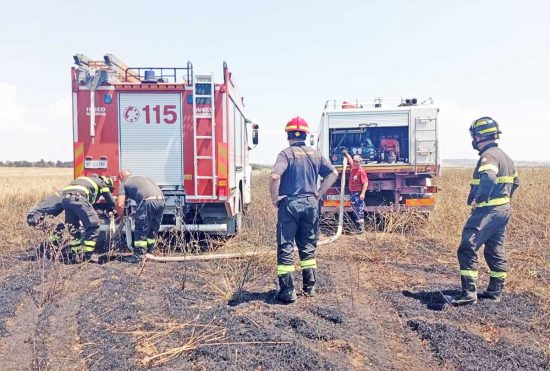 Tarquinia - Incendio al poligono militare lungo la costa 