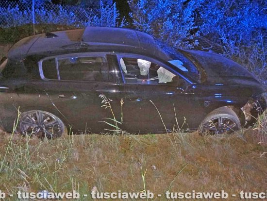 Tuscania - Frontale tra due auto sulla Tuscanese