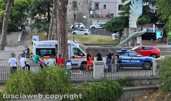 Viterbo - Ambulanza e polizia al Sacrario