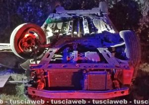 Tuscania - Frontale tra due auto sulla Tuscanese