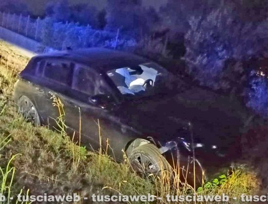 Tuscania - Frontale tra due auto sulla Tuscanese