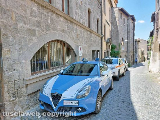Viterbo - Uomo trovato morto in via San Tommaso - Polizia e automedica