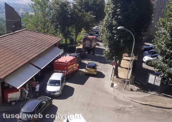 Montefiascone - Uomo scivola in un dirupo - Intervento dei vigili del fuoco
