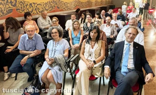 La nuova rettrice Tiziana Laureti con il rettore uscente Stefano Ubertini in attesa della proclamazione