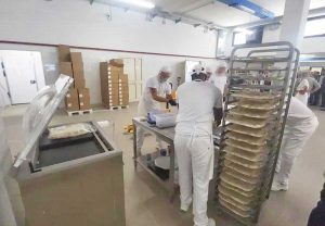 Il laboratorio per la produzione della pinsa romana alla casa circondariale di Civitavecchia