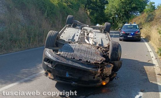 Si è ribaltato con l’auto mentre percorreva la strada che da Civita Castellana porta a Corchiano