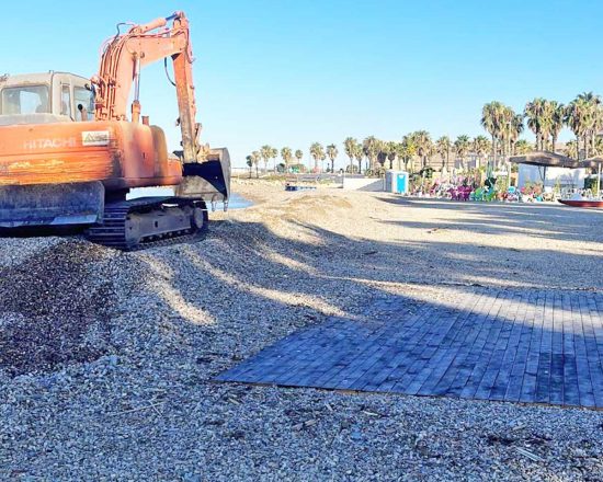 Civitavecchia - Avviati i lavori di ripristino della spiaggia dopo la mareggiata