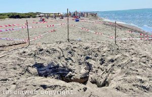 Montalto di Castro - La buca in spiaggia, luogo della tragedia