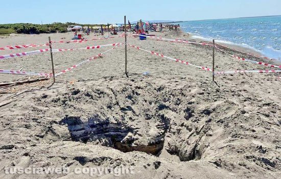 Montalto di Castro - La buca in spiaggia, luogo della tragedia
