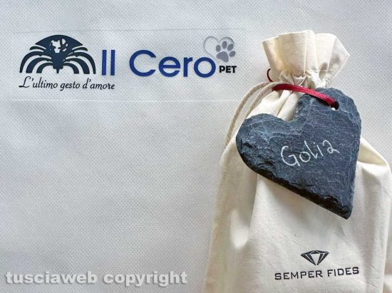 Il cuore realizzato con le ceneri del cagnolino Golia