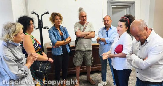 Viterbo - Commercianti del centro storico con la sindaca Frontini