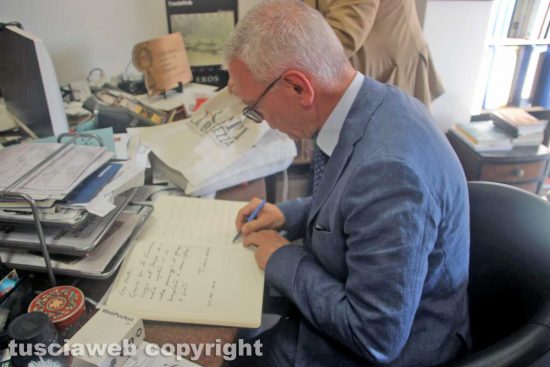 Il nuovo prefetto di Viterbo, Sergio Pomponio, in visita alla sede di Tusciaweb e della Galeotti editore