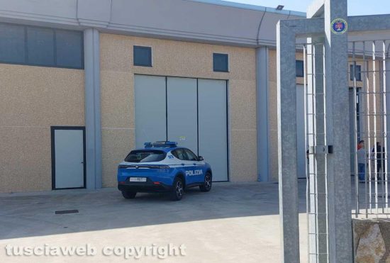 Viterbo - Furti all'Acquarossa - La polizia sul posto