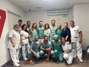 Viterbo - Il personale del reparto Ortopedia dell'ospedale Santa Rosa