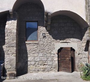 Viterbo - Il palazzo a piazza San Carluccio