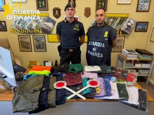 Guardia di finanza - Sequestrati capi d'abbigliamento contraffatti