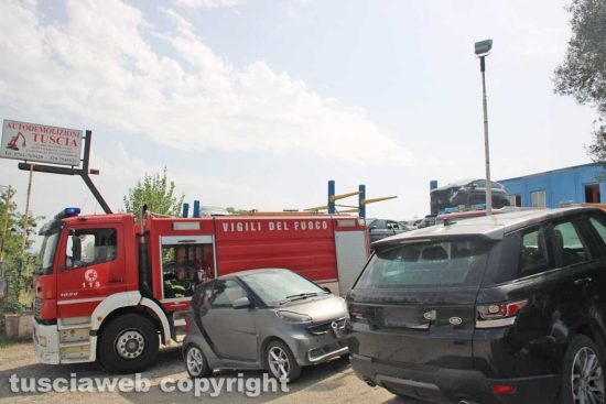 Montefiascone - Incendio in un'autodemolizioni a "Pian di Monetto"