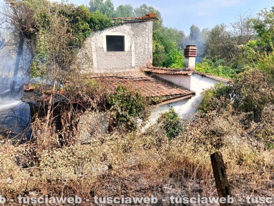 Vetralla - Incendio in località Le Dogane