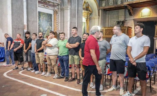 Rito della vestizione, consegnate le divise agli undici nuovi facchini di Santa Rosa