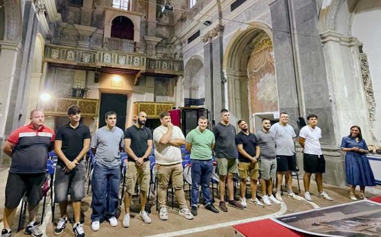 Rito della vestizione, consegnate le divise agli undici nuovi facchini di Santa Rosa