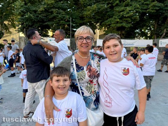 Minimacchina del Pilastro - Le prove - Leonardo e Matteo delle Cese con nonna Francesca
