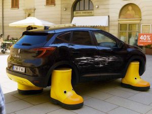 Chiara Frontini, risolve tutto passando dalle ganasce alle “galosce”