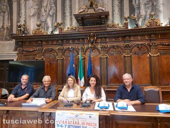 Viterbo - A cena insieme... in piazza - Roberto Capoccioni, Domenico Arruzzolo, Rosanna Giliberto, Chiara Frontini e Massimo Piergentili