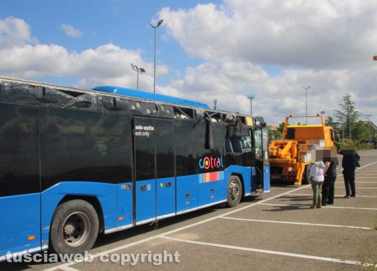 Viterbo - Autobus fuori strada sulla Cassia Nord