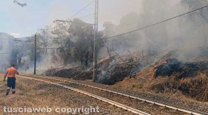Vallerano - Incendio lungo la ferrovia