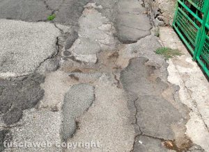 Viterbo - Asfalto dissestato in via della Liberazione
