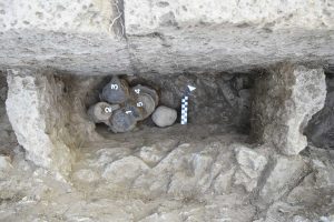 Tuscania - La necropoli di Sasso Pinzuto - La sepoltura infantile etrusca