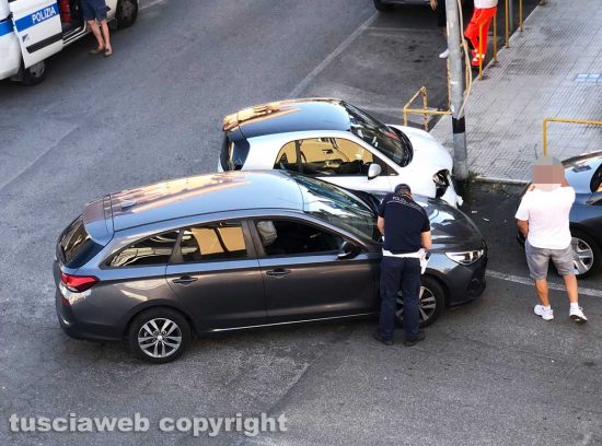 Viterbo - Scontro in via Monte Bianco - Sul posto la polizia locale