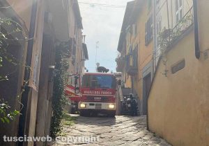Viterbo - Vigili del fuoco in via della Morra