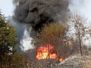 Bassano Romano - Maxi-incendio in via Poggio Polveroso, fiamme a pochi metri dalle case