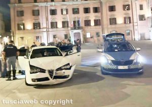 Viterbo - Auto impazzita semina il terrore nel centro storico e viene bloccata a piazza del Comune