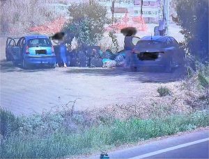 Rifiuti abbandonati per strada