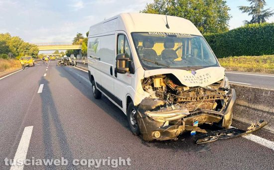 Vitorchiano - Scontro furgone-minicar sulla superstrada