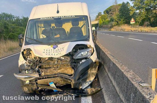 Vitorchiano - Scontro furgone-minicar sulla superstrada