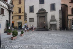 Viterbo - Ferragosto - Il "cauto risveglio" del Ferragosto nel pomeriggio - Piazza del Comune
