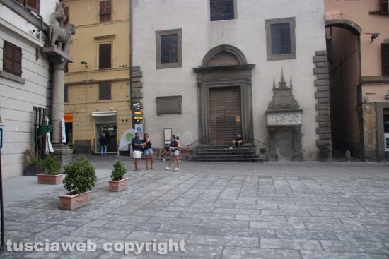 Viterbo - Ferragosto - Il "cauto risveglio" del Ferragosto nel pomeriggio - Piazza del Comune